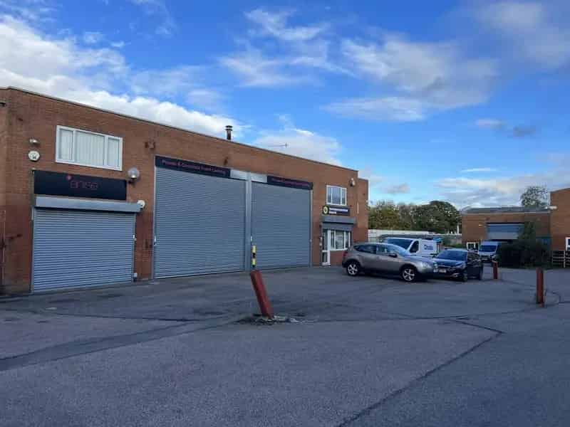Modern 2-Floor Warehouse Unit in Manor Royal Business District