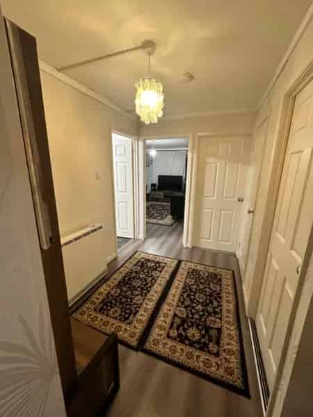 1-Bedroom Flat in London - Second Floor, Laminate, Ample Storage