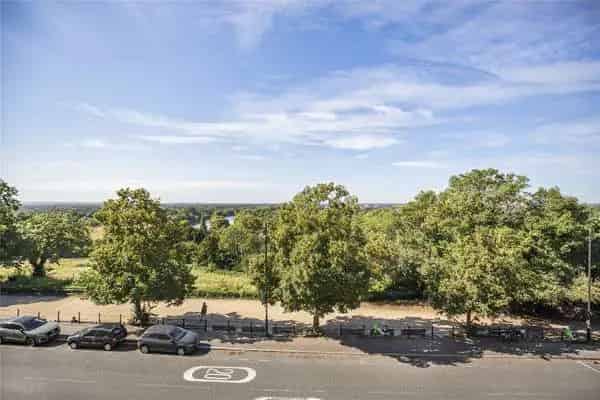 Stunning Thames View Apartment Richmond Hill TW10