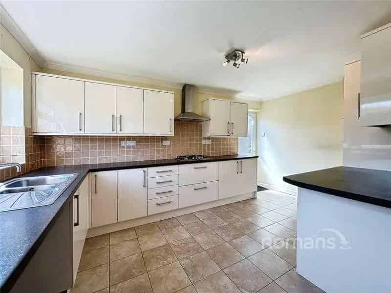 4 Bed Semi-Detached Family Home for Sale