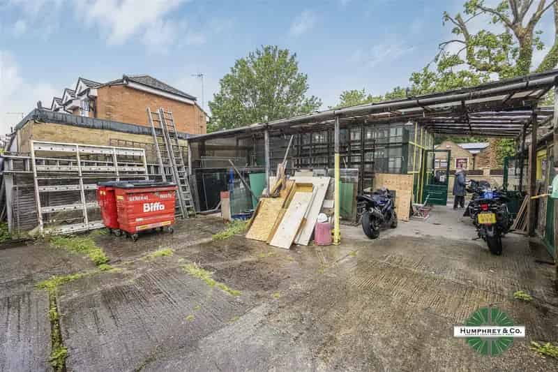 0 Bedroom  House to Rent