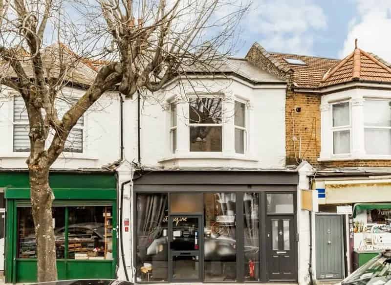 Large 3-Bedroom Apartment in Acton Lane Near Chiswick