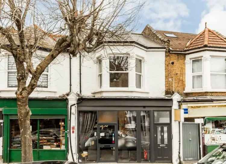 Large 3-Bedroom Apartment in Acton Lane Near Chiswick
