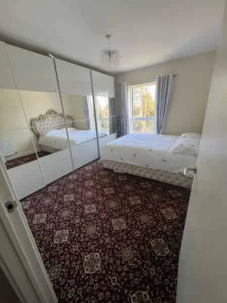 Barnet Flat: Pet-Friendly, Balcony, Parking, Storage