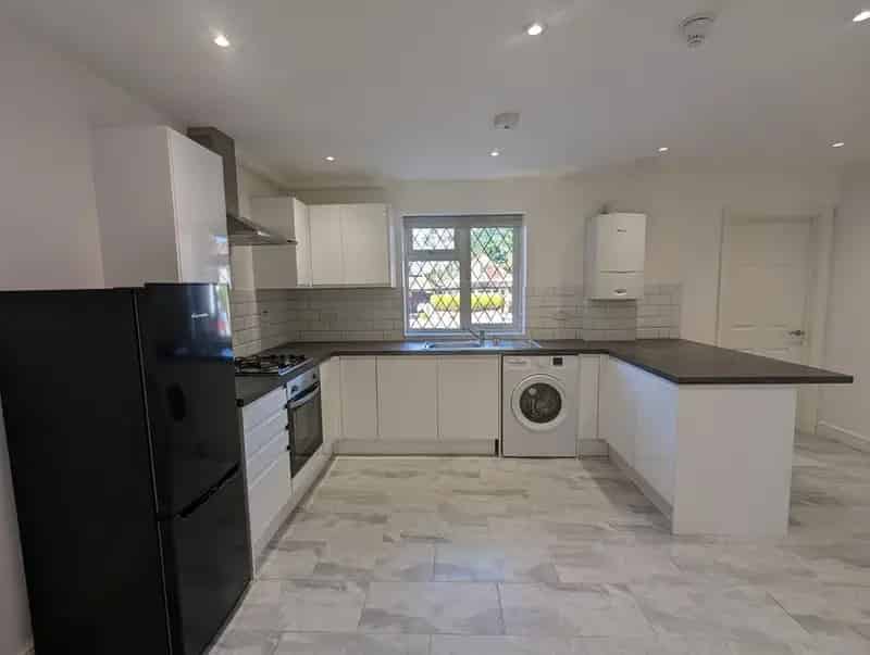 2 Bedroom Ground Floor Maisonette To Rent