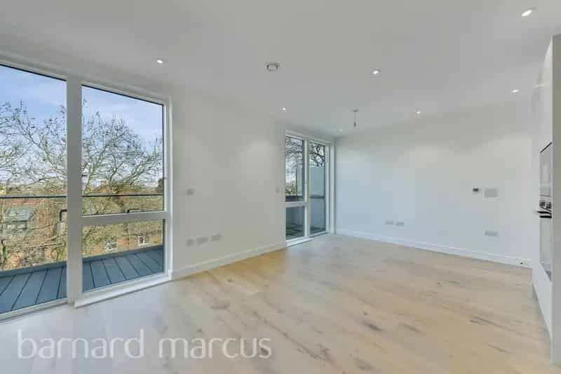 Luxury Penthouse Apartment Chiswick High Road