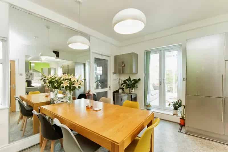 Five Double Bedroom Detached House with Two Garages and Cellar