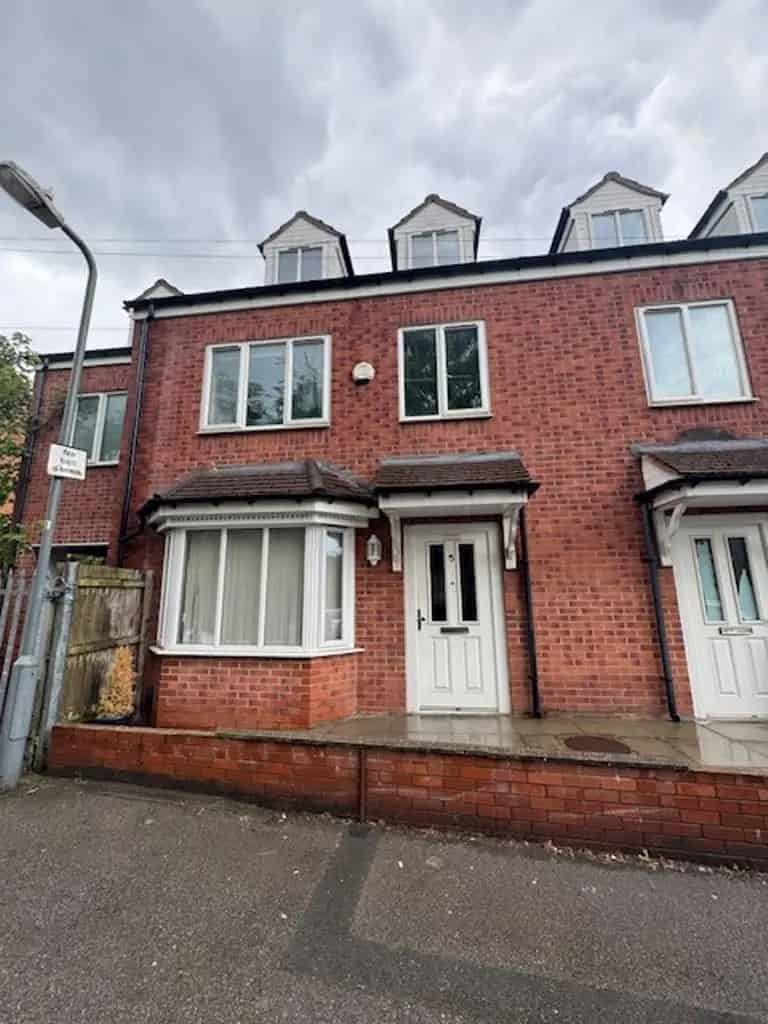 5 Bedroom Semi Detached House For Sale
