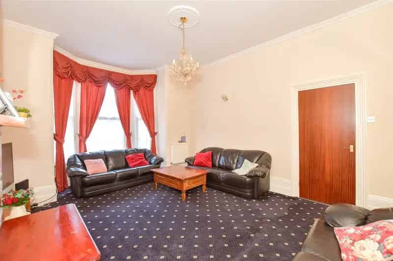 6 Bedroom Terraced House for Sale in Southsea