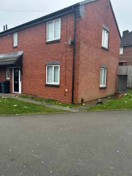 3 Bedroom Semi-Detached House Large Kitchen Living Room