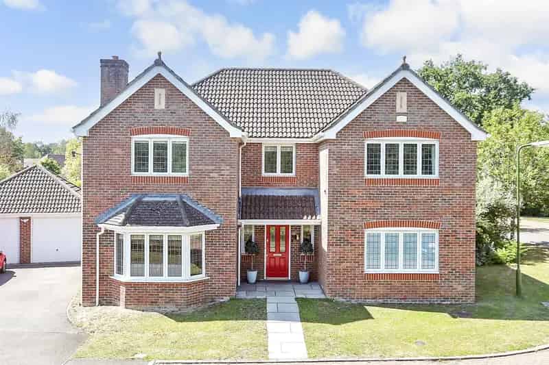 5 bedroom detached house for sale