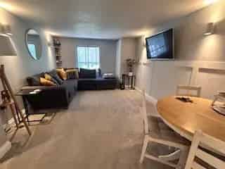 One Bedroom Flat with Parking and Communal Gardens