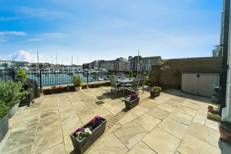 Luxury Harbourside Apartment Eastbourne Two Double Bedrooms Secure Parking