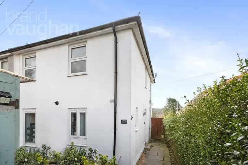 3 Bedroom Semi-Detached House Near Queen's Park
