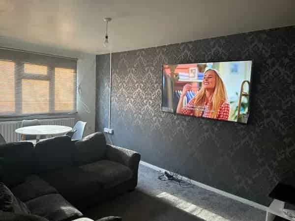 2 Bed House Flat Near City Centre  Family Friendly