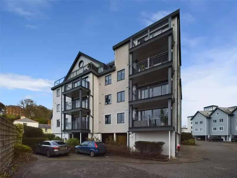 2 Bedroom Apartment for Sale