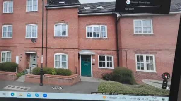 Large Flat near Transport Links Two Bedrooms Fitted Kitchen