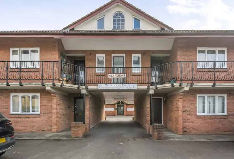 1 Bedroom Maisonette for Sale - Ideal Retirement or Investment Opportunity