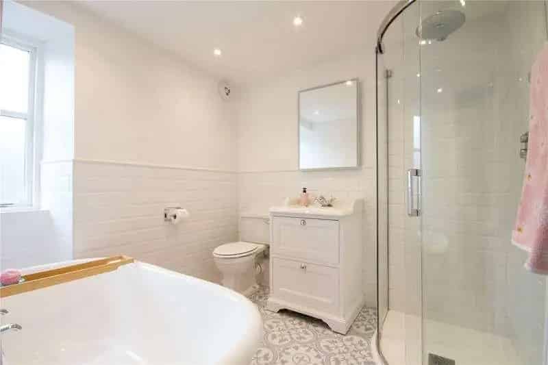 2 Bed Townhouse for Sale Near Town Centre