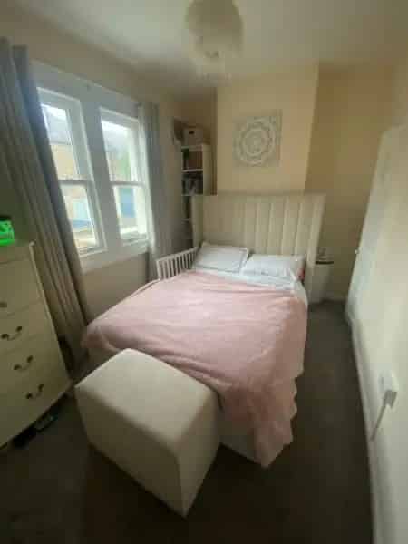 2 Bed Terraced House Near Tooting Broadway
