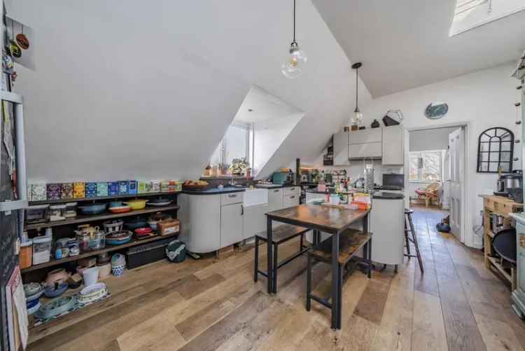 Spacious 2-Bed Victorian Conversion Flat Near Norwood Junction