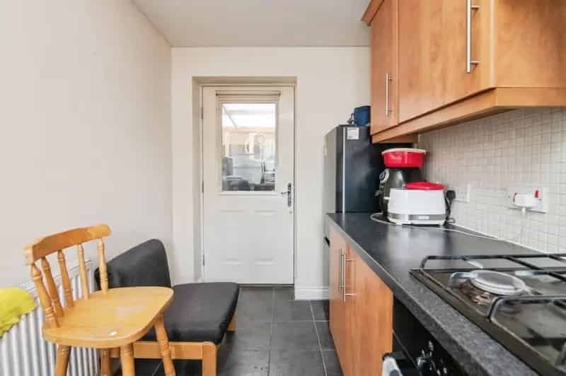 Modern Starter Home No Upward Chain Off Road Parking