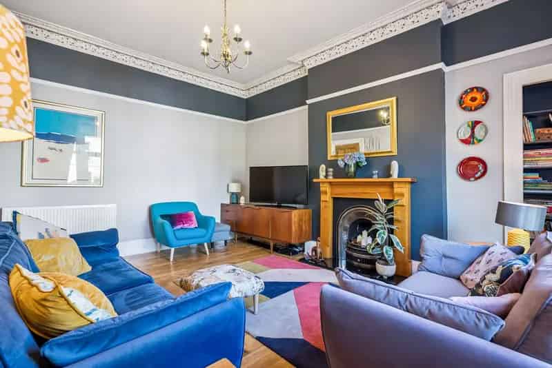 Four Bedroom Main Door Apartment Queens Park Glasgow