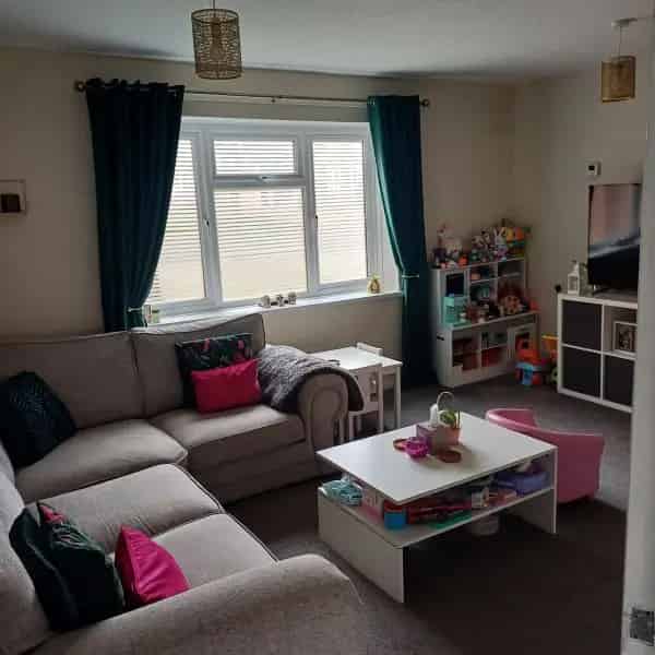 2 Bedroom Ground Floor Flat Near Amenities