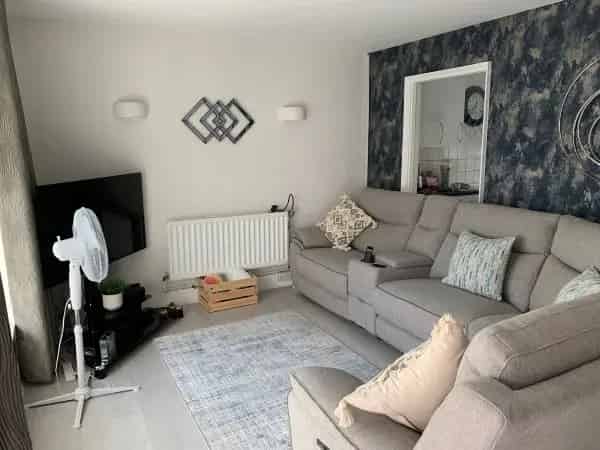 2 Bed Bungalow Ashtead - Private Garden & Parking