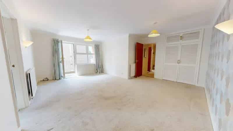 2 bedroom Flat
 For Sale