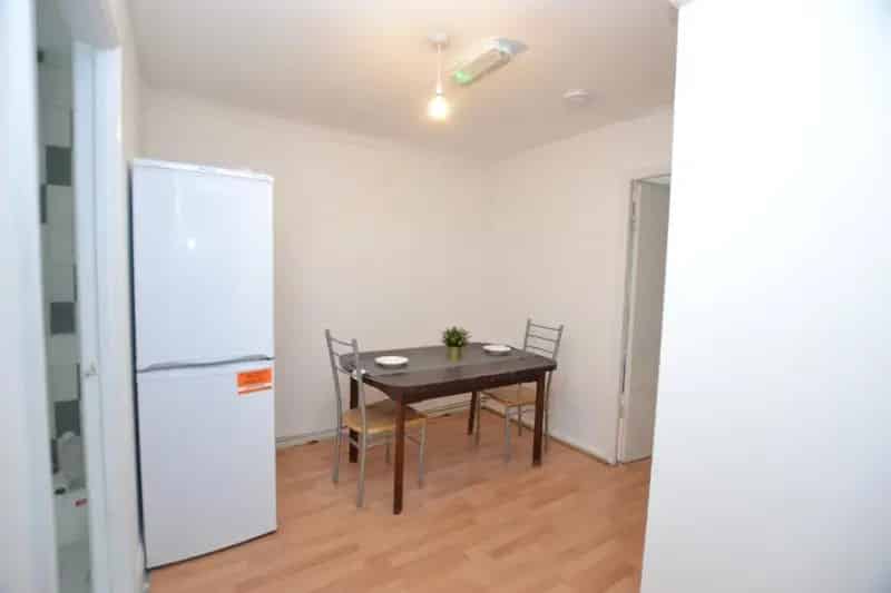 1 Bedroom Flat Share E14 Zone 2 - Newly Refurbished