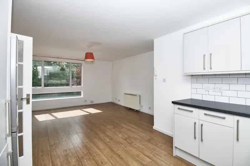 2 Bedroom Flat for Sale Downend No Onward Chain