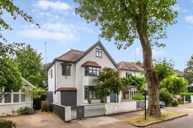 Luxury 4-Bedroom Detached House Chiswick Garden Parking