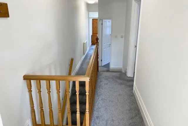 Flat to rent in Whitchurch Road, Heath, Cardiff CF14