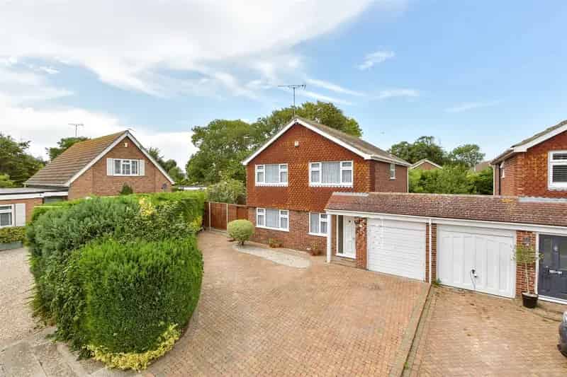 4 Bedroom Detached House for Sale Near Botany Bay