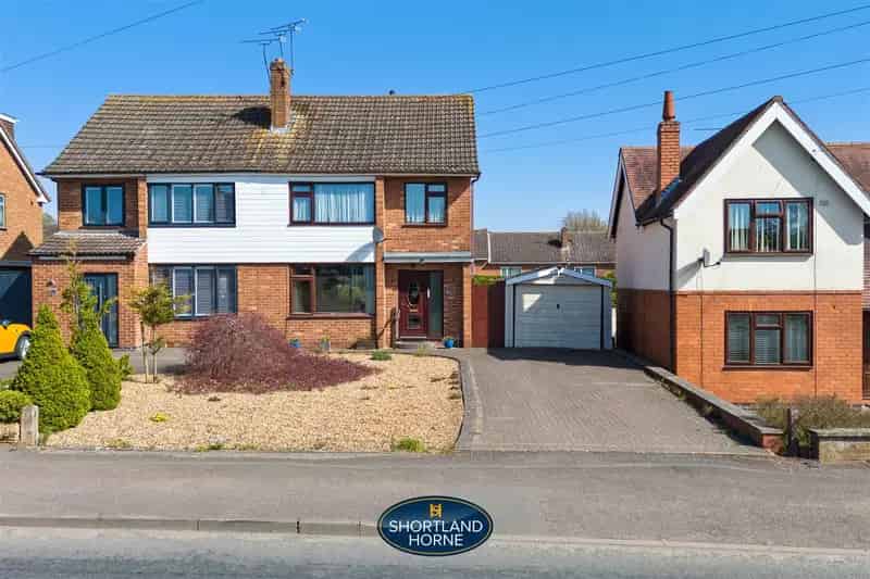 3 Bedroom Semi Detached House To Rent