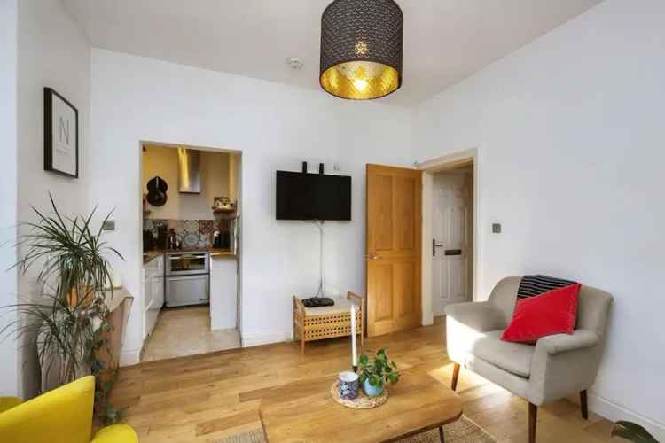 2-Bed Flat in Leith Conservation Area  Modern Interior Near Amenities