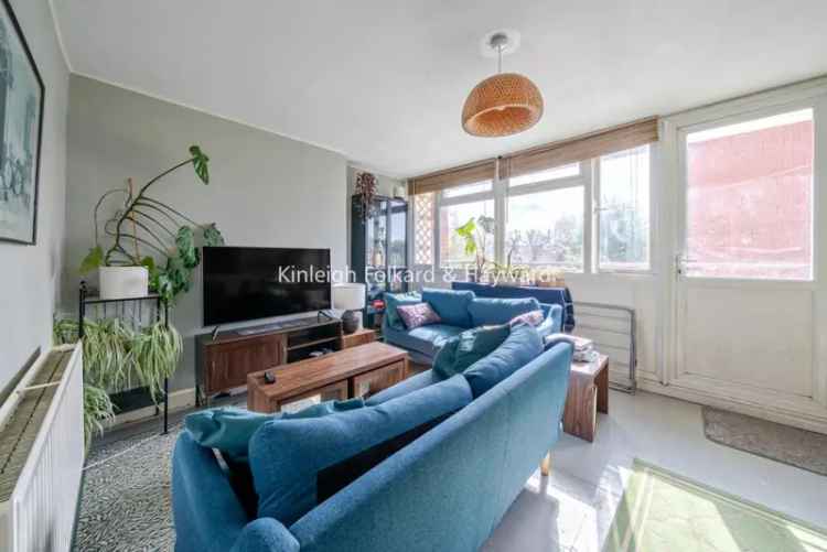 Two Double Bedroom Property Available for Couples or Couple Single
