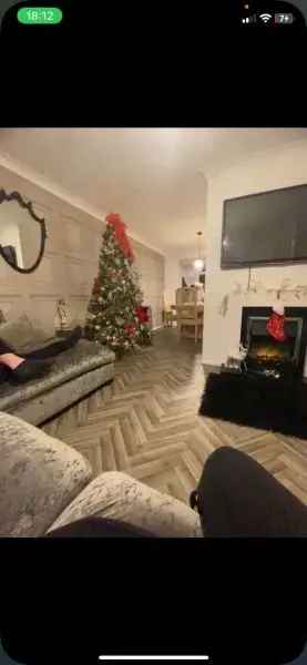 3 Bed House Large Gardens Driveway Parking Conservatory