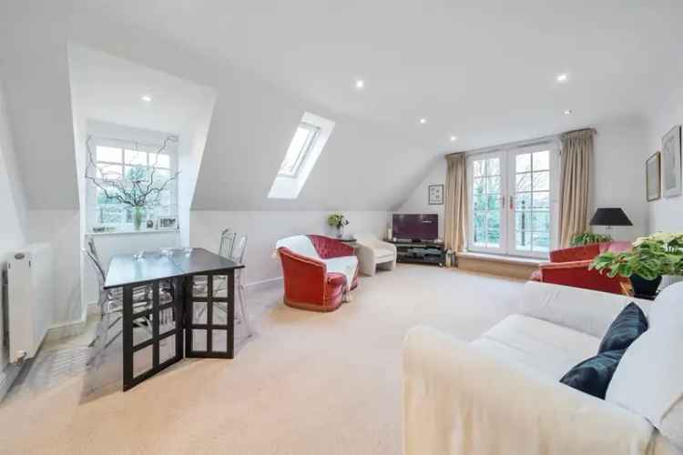 Two Double Bedroom Apartment Near Town Centre and Station