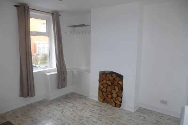 Immaculate 2-Bed Terraced House with Ensuite Bathrooms and Private Garden