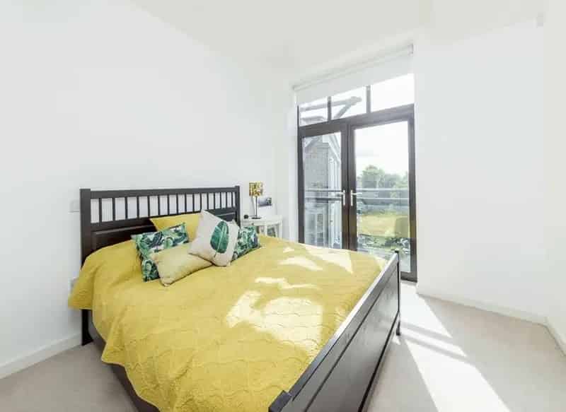 One Bedroom Warehouse Conversion Apartment Near Essex Road