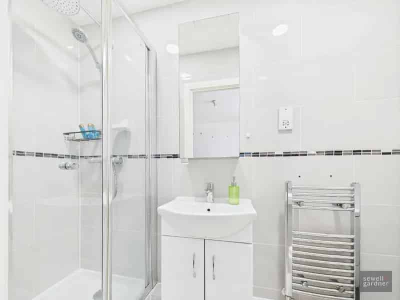 2 Bed Flat for Sale in Rickmansworth - Modern Apartment with Terrace and Parking