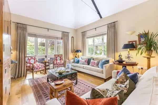 3 Bed Barn Conversion Near Welwyn North Station