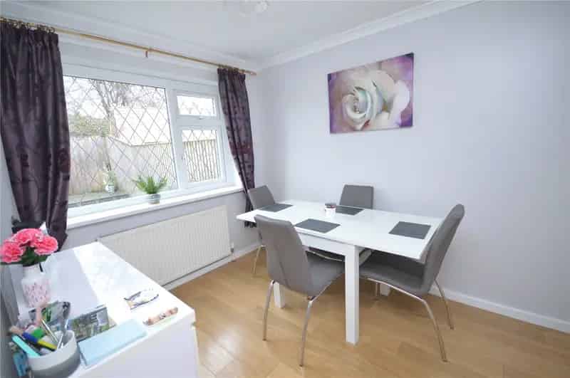Three Bedroom Terrace House Near M62 and M1 Motorways