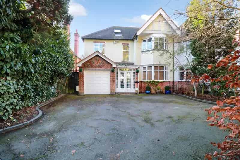 5 Bedroom Semi-Detached House for Sale