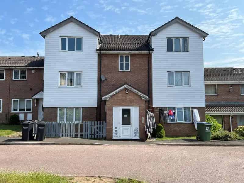 2 Bedroom Flat For Sale at Auction July 10th