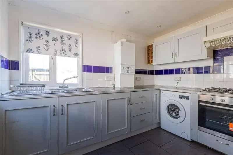 2 bed flat for sale