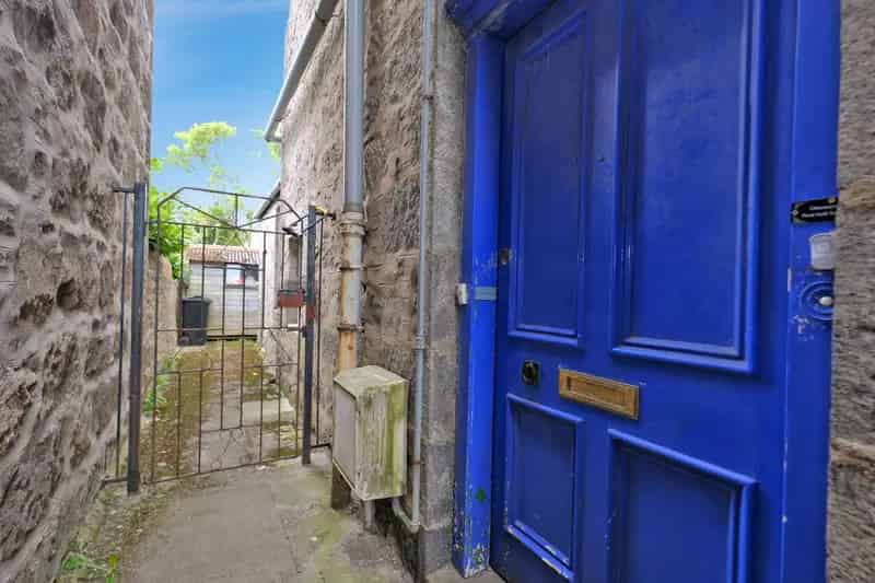 Two Three Bedroom Upper Flat Aberdeen Near University