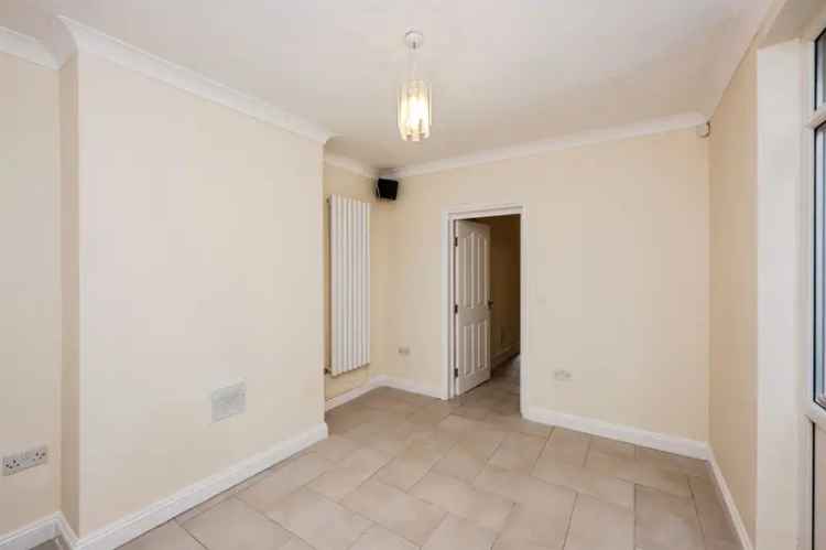 3 Bedroom Mid Terrace House For Sale